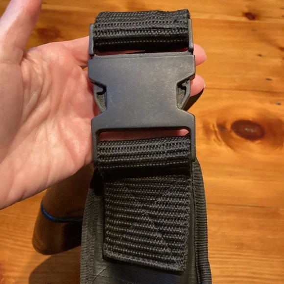 RE3 (recycle-renew-reuse) Rubber Tire Tube Messanger Bag Black/Turquoise - Picture 6 of 14